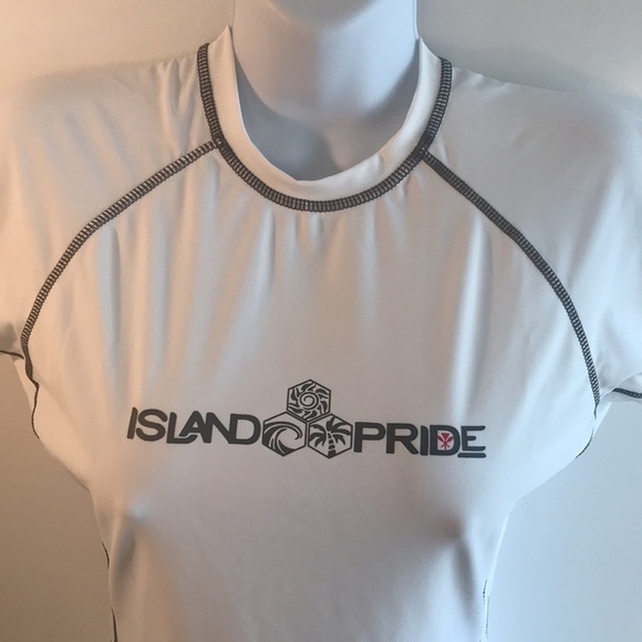 White Island Pride Rashguard SPF50 - Picture 4 of 10